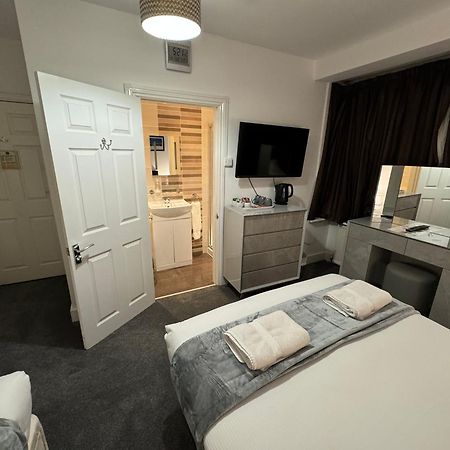 Oakhurst Gatwick B&B Crawley  Dış mekan fotoğraf