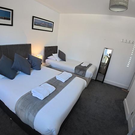 Oakhurst Gatwick B&B Crawley  Dış mekan fotoğraf