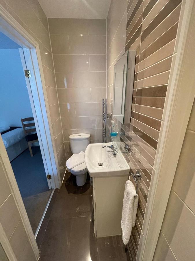 Oakhurst Gatwick B&B Crawley  Dış mekan fotoğraf
