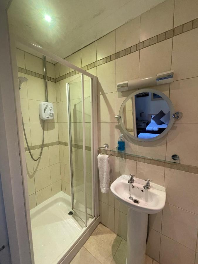 Oakhurst Gatwick B&B Crawley  Dış mekan fotoğraf