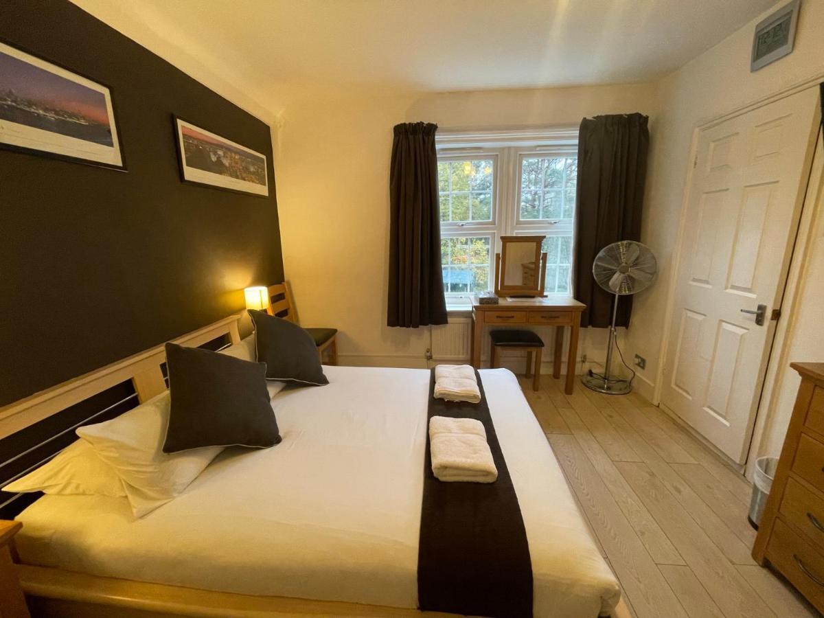 Oakhurst Gatwick B&B Crawley  Dış mekan fotoğraf