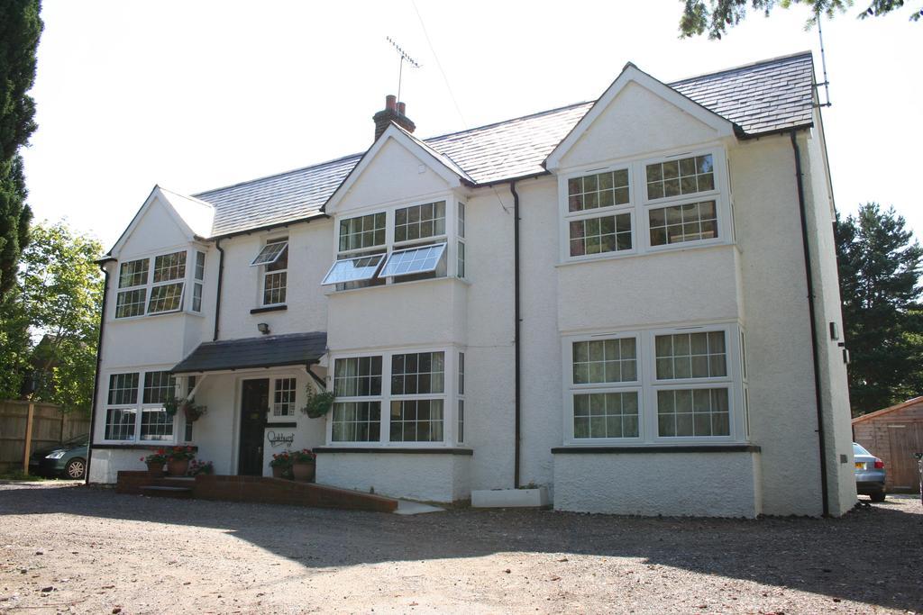 Oakhurst Gatwick B&B Crawley  Dış mekan fotoğraf