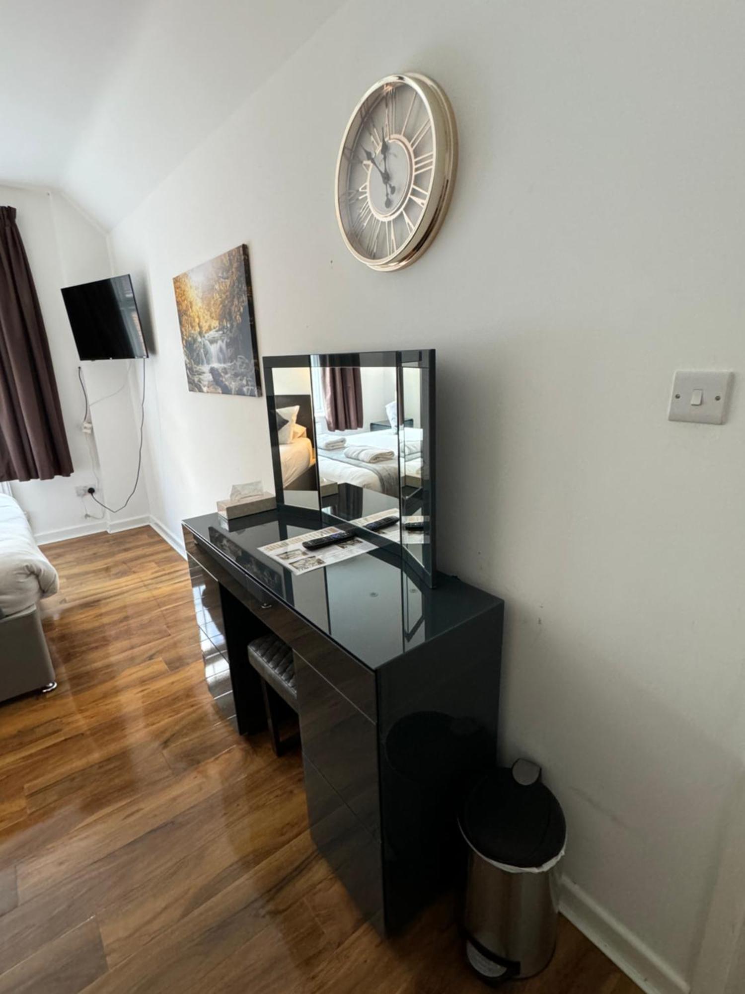 Oakhurst Gatwick B&B Crawley  Dış mekan fotoğraf